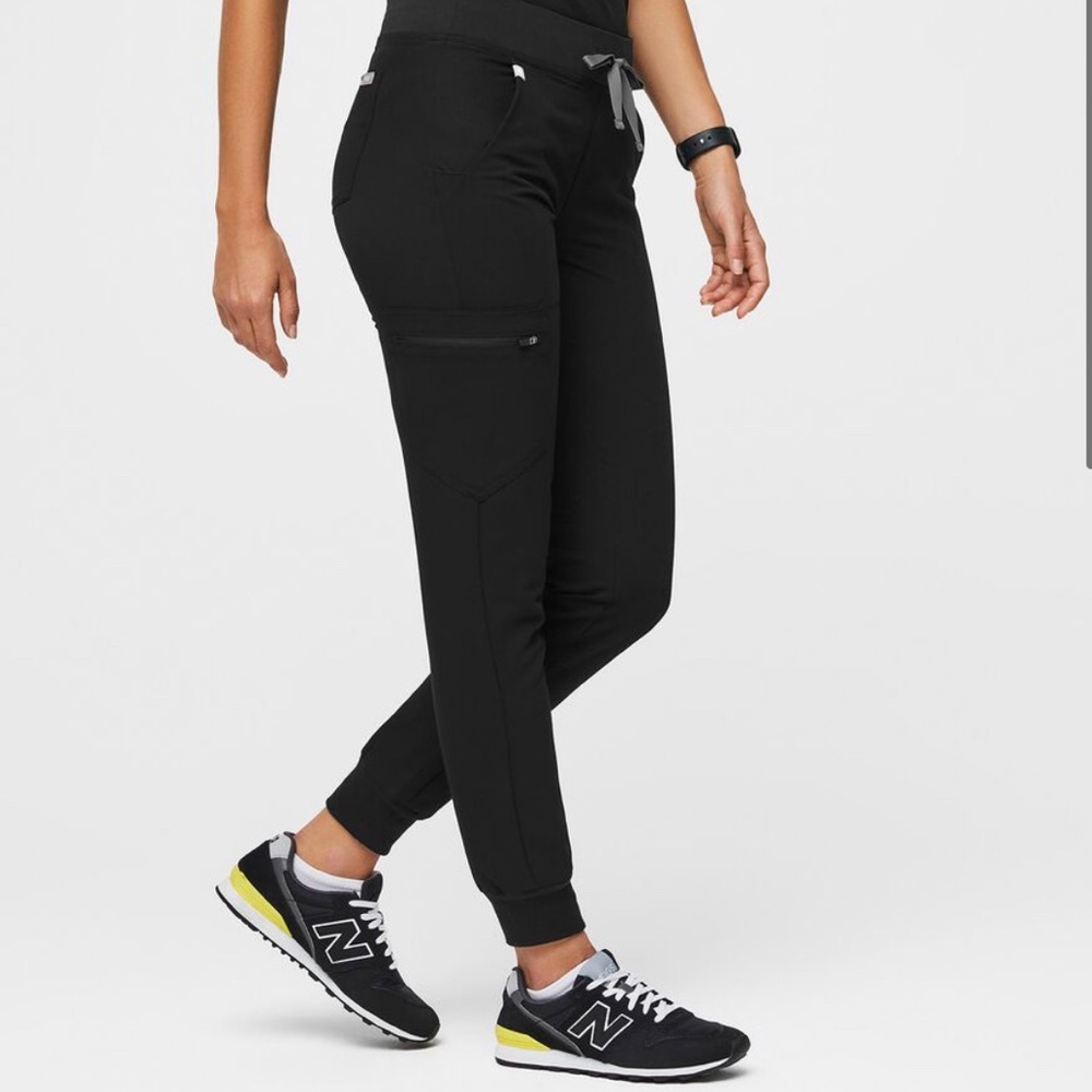 FIGS Zamora jogger scrubs
